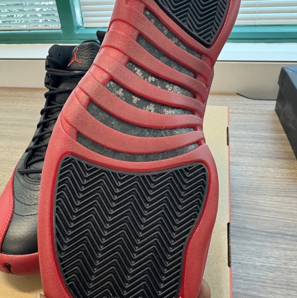 Nike Air Jordan 12 Retro Box - Black and Red - Picture 4 of 4